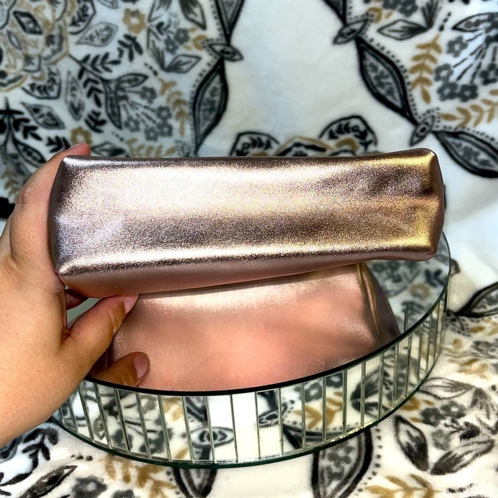 Yves Saint Laurent Beauté Pouch Rose Gold - Picture 9 of 10
